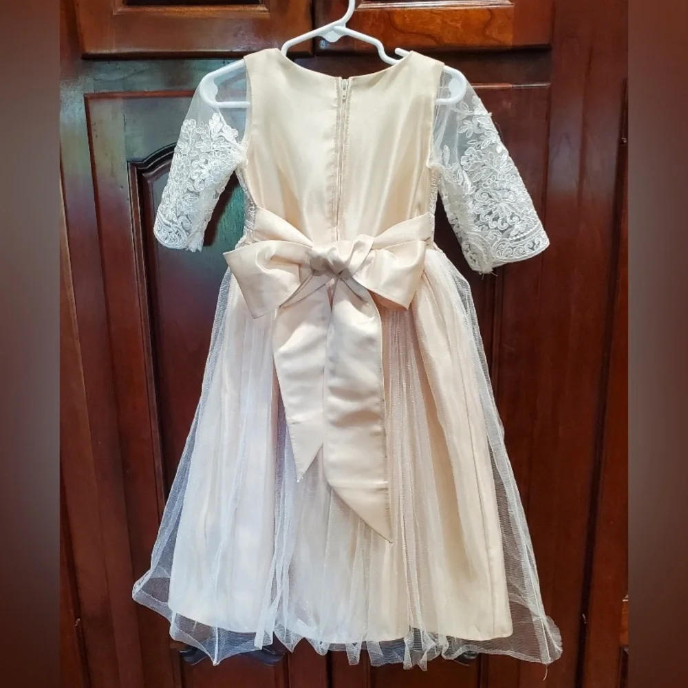 Sweet Kids USA Champagne and ivory lace Flower girl Dress. Sz.3